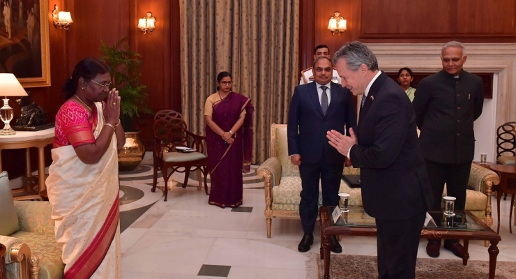 Embajador Victor Echeverri Jaramillo presentó cartas credenciales ante la presidente de la India
