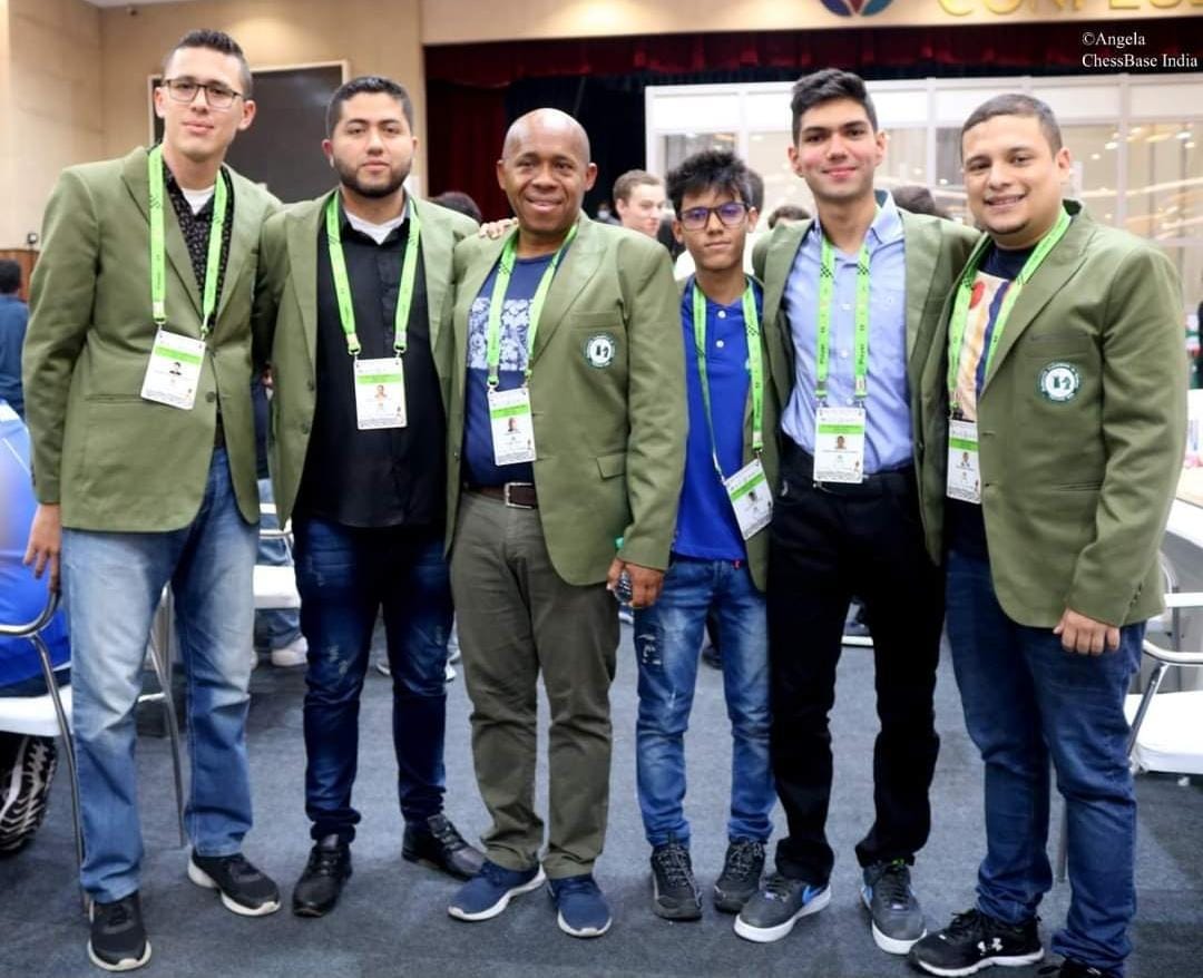 Embajada de Colombia en India acompaña a jóvenes ajedrecistas colombianos que participan en el torneo mundial de Chenai