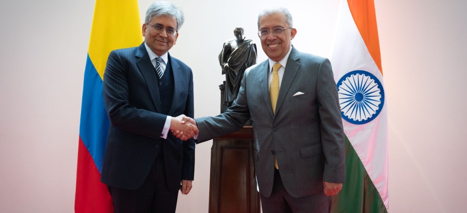 Canciller encargado, Francisco Coy recibió al Secretario para el hemisferio oriental del Ministerio de Asuntos Exteriores de la India