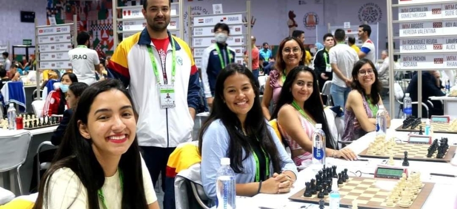 Embajada de Colombia en India acompaña a jóvenes ajedrecistas colombianos que participan en el torneo mundial de Chenai