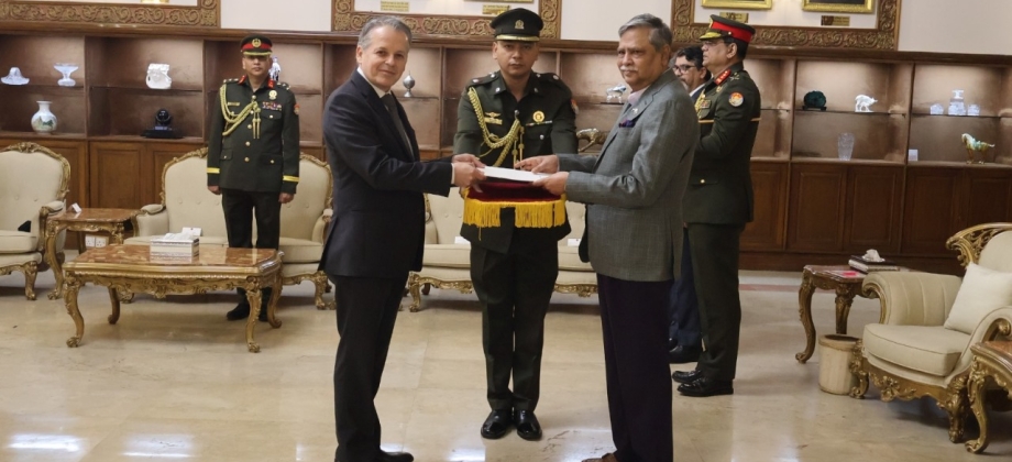 El Embajador de Colombia, Victor Hugo Echeverri Jaramillo, presenta cartas credenciales ante el Gobierno de Bangladés