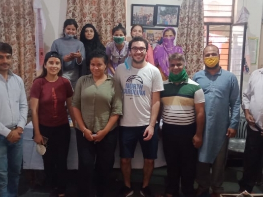 La Embajada de Colombia en India apoyó jornadas de comedores comunitarios de la organización Chetanalaya